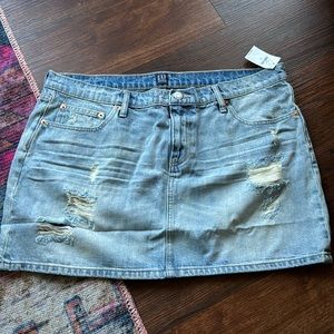 GAP - NWT distressed jean skirt